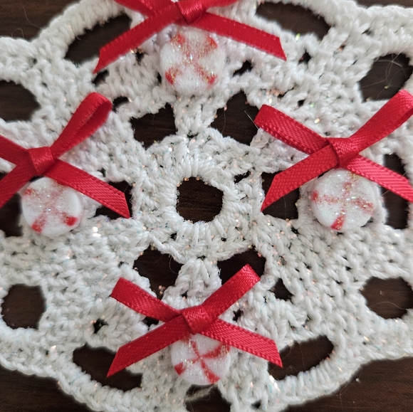 Christmas Ornaments Crochet Doily Wreaths  Set of 3  - Faux Peppermints,Noel - Picture 7 of 11
